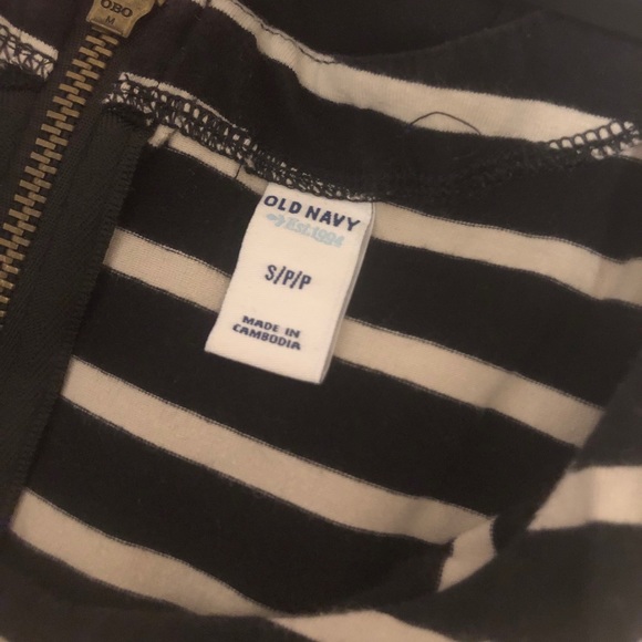 ✨PRICE DROP✨
Striped Old Navy Dress - Picture 2 of 2